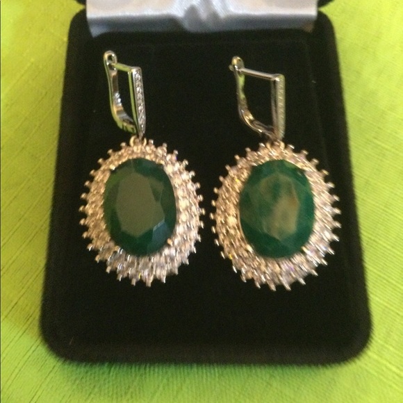 Elegant Genuine Emerald Earrings - Picture 3 of 7